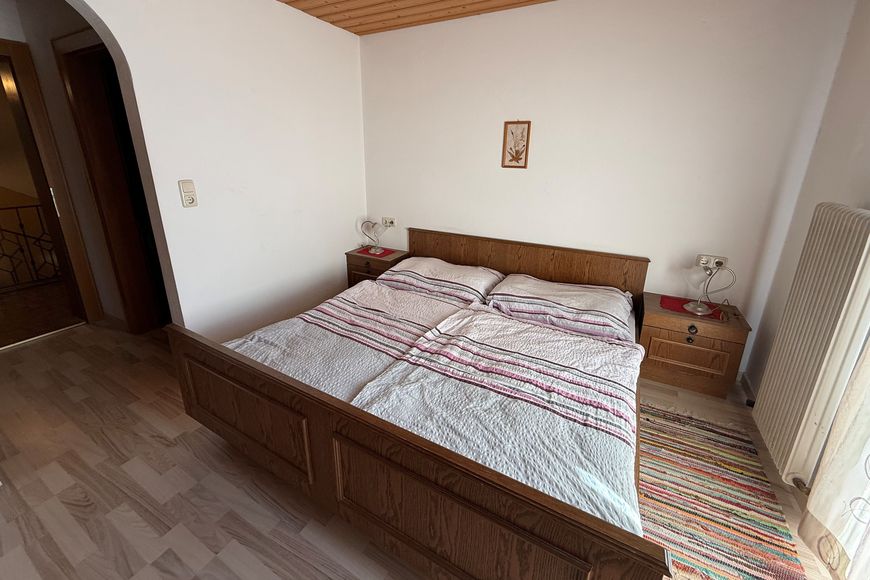 Dvoulůžkov&yacute; pokoj pro jednu osobu, sprcha/WC (20 - 25 m&sup2;), P